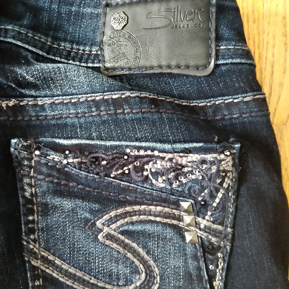 Silver Suki 17'' Detailed jeans Dark Wash Size 25
